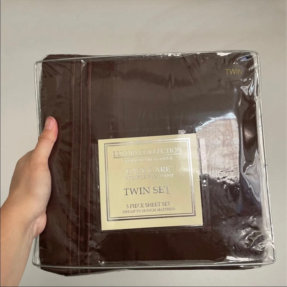 TWIN brown sheets - Picture 6 of 6